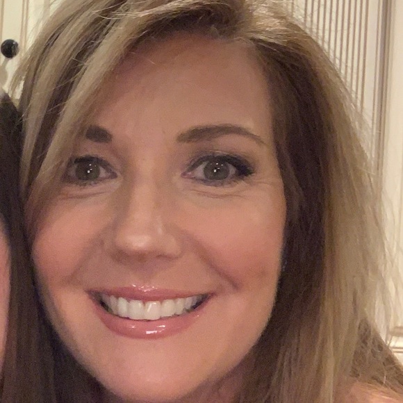 Meet your Posher, Kristin - Picture 1 of 2